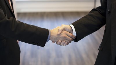 相続や事業承継に係る士業や関連業種との交流を推進しています